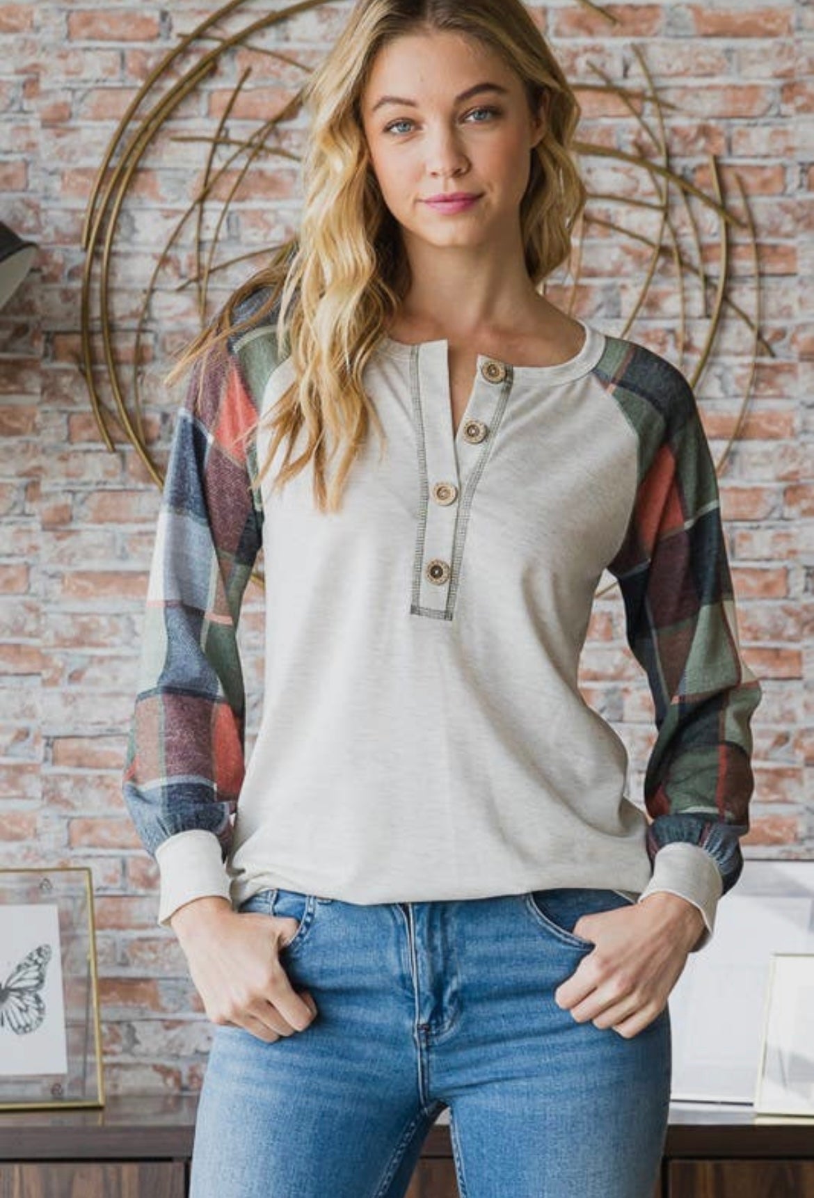 Oatmeal Top With Plaid Sleeve