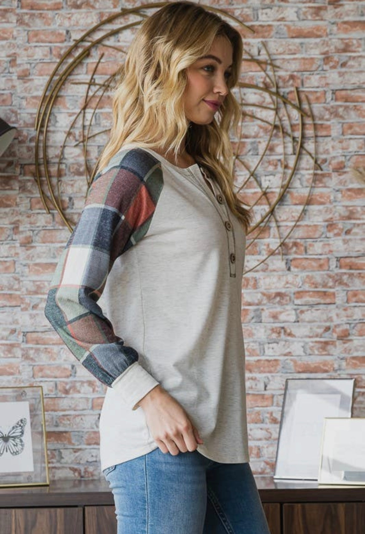 Oatmeal Top With Plaid Sleeve