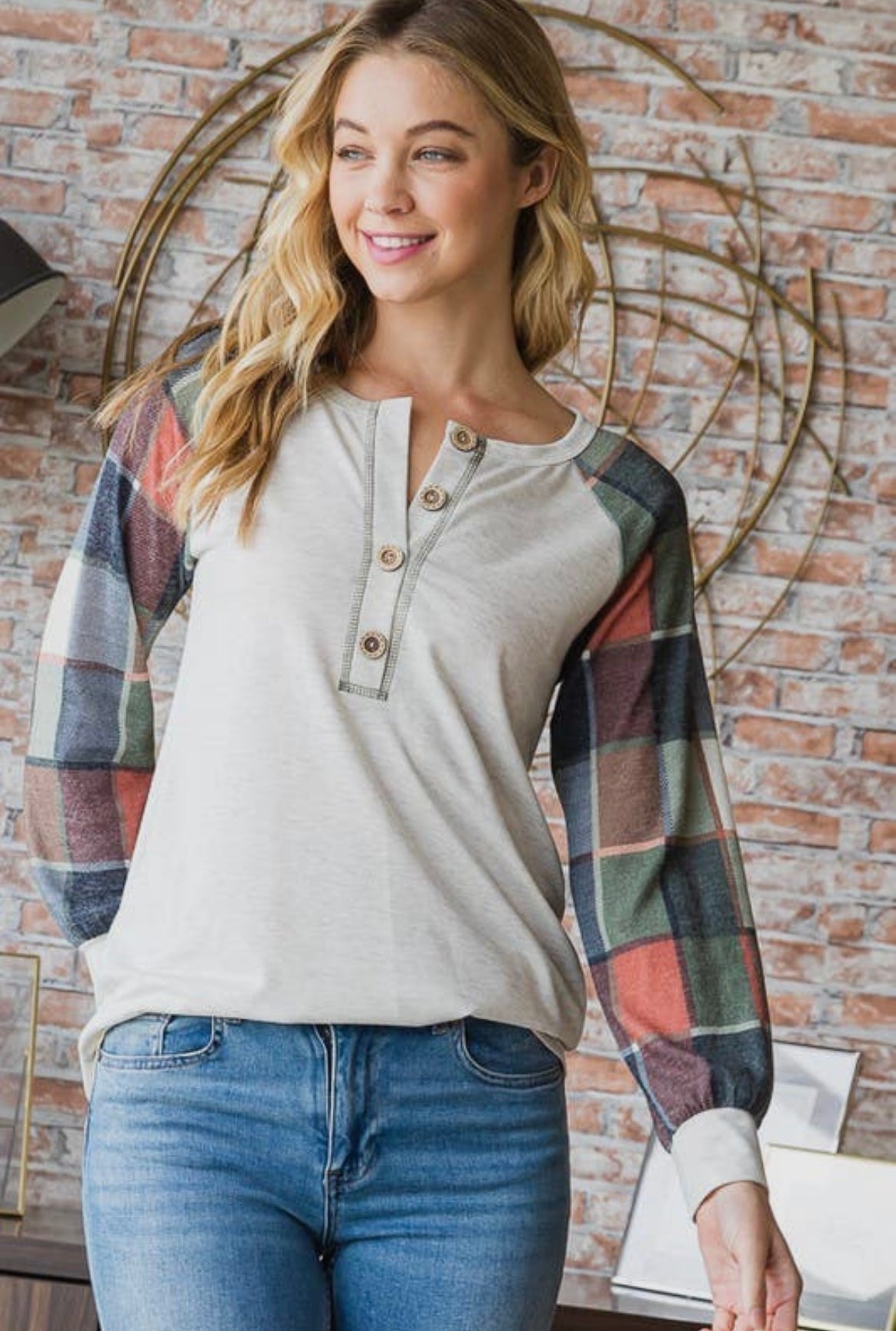 Oatmeal Top With Plaid Sleeve